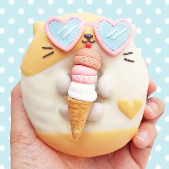  Adorable cat with glasses donut with by Vickie Liu via Instagram 